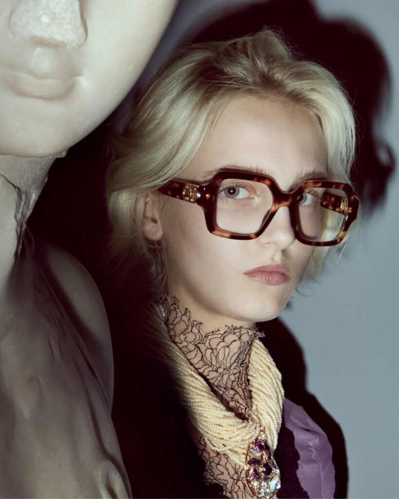 Valentino Eyewear, la statuaire romaine version lunettes 39 VGR FW26 visual preview 1080 × 13508
