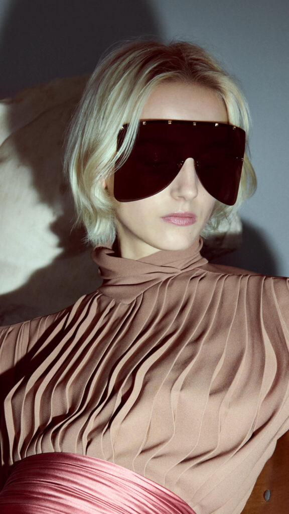 Valentino Eyewear, la statuaire romaine version lunettes 40 VGR FW26 visual preview 1080 × 19202