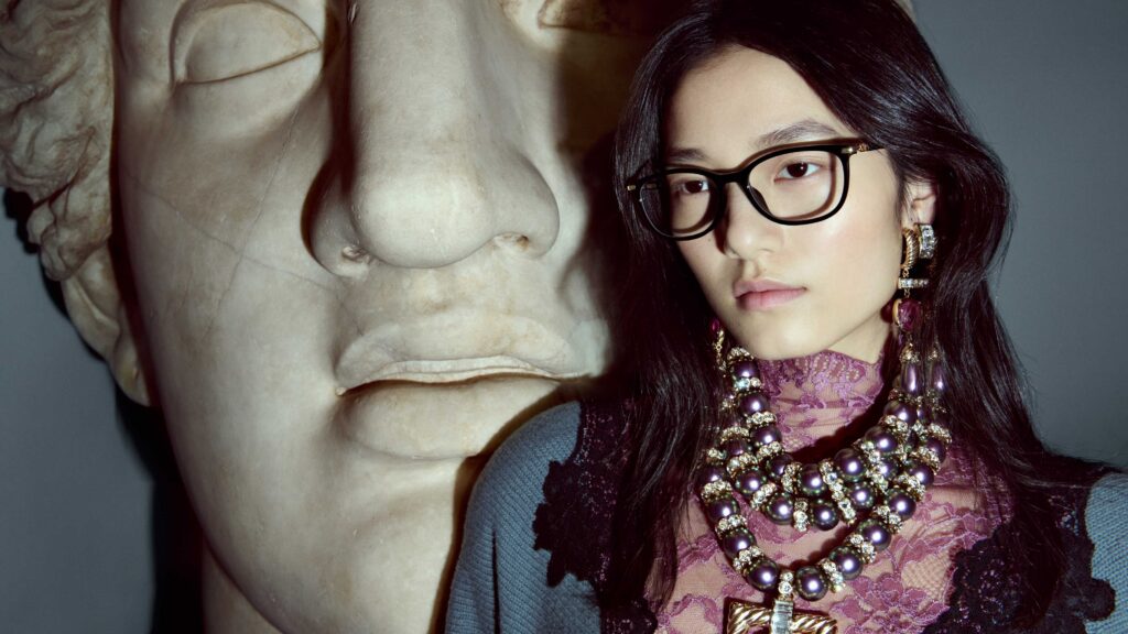 Valentino Eyewear, la statuaire romaine version lunettes 30 VGR FW26 visual preview 1920 × 10806