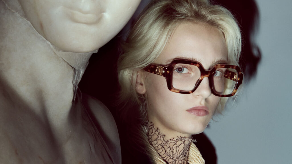 Valentino Eyewear, la statuaire romaine version lunettes 31 VGR FW26 visual preview 1920 × 10808