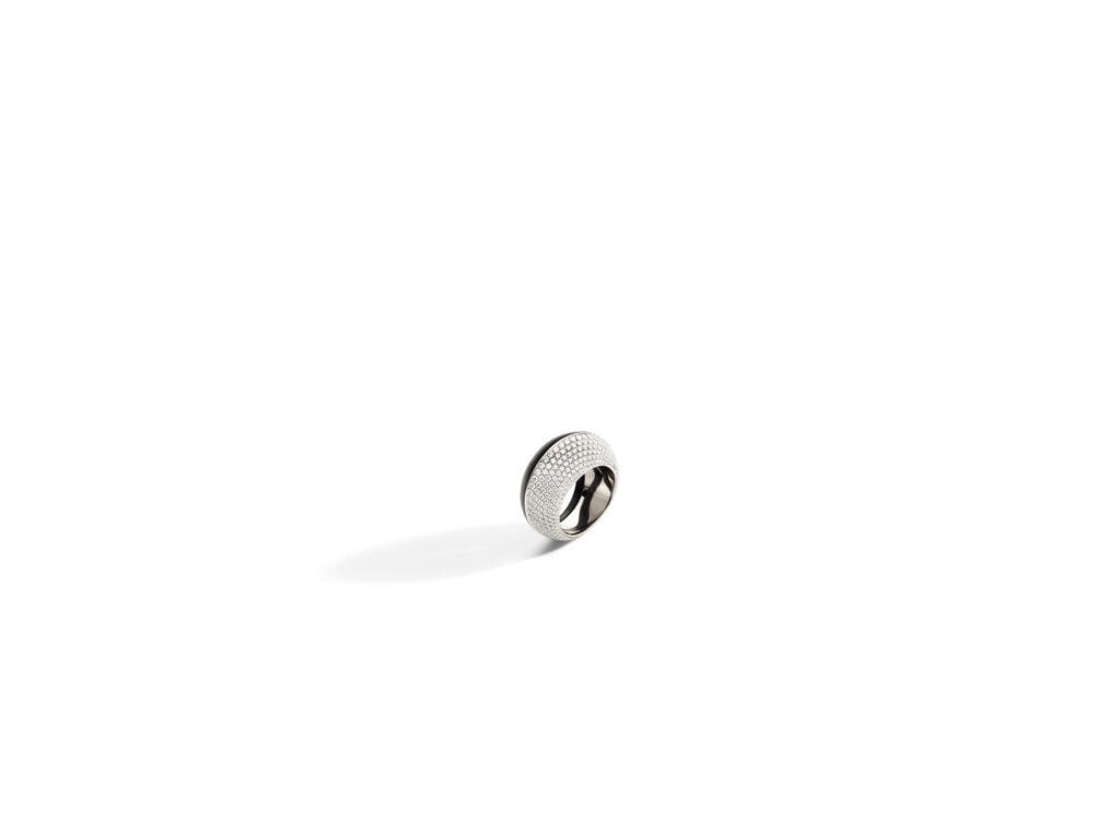 Vhernier Trottola : le jais noir fait tourner la toupie 40 VHPG1849A0421 TROTTOLA ring in white gold diamonds and jet V2