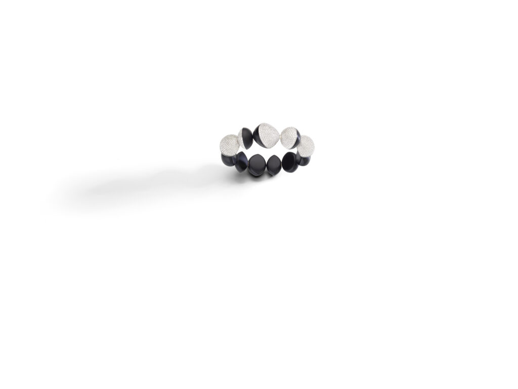 Vhernier Trottola : le jais noir fait tourner la toupie 44 VHPG1849BR427 TROTTOLA bracelet in white gold diamonds and jet