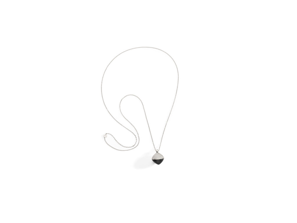 Vhernier Trottola : le jais noir fait tourner la toupie 46 VHPG1849C0421 TROTTOLA pendant in white gold diamonds and jet