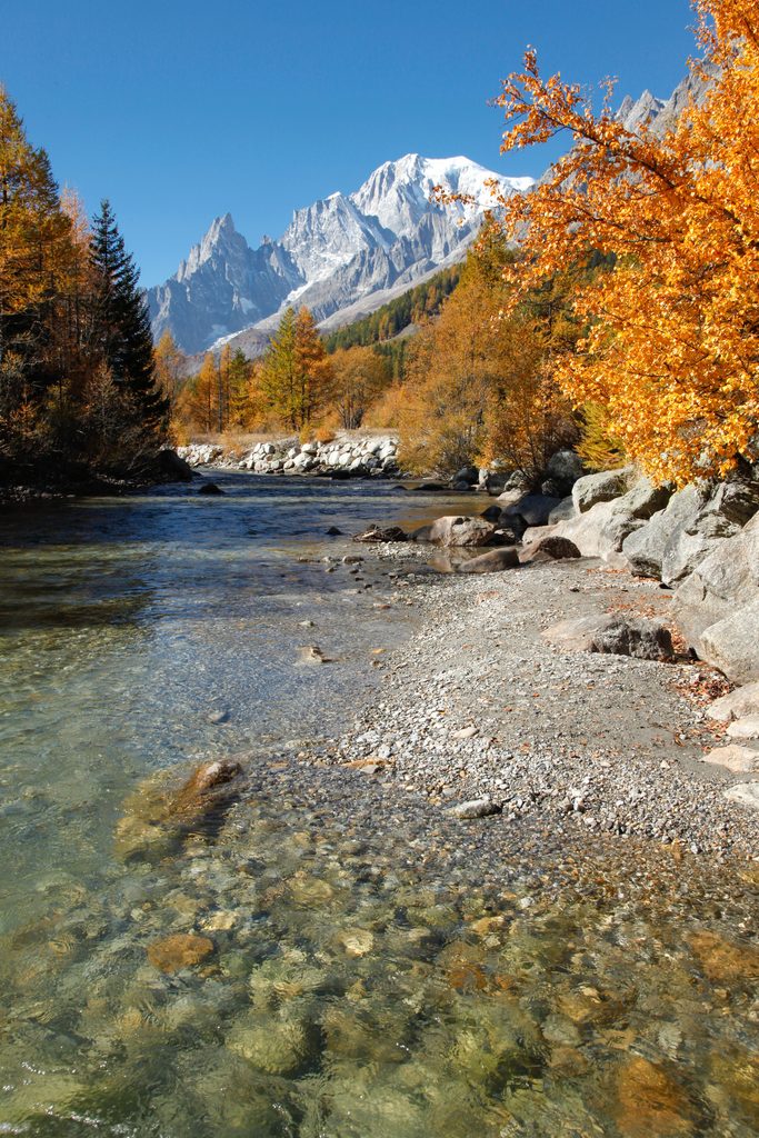 Vallée d'Aoste : l'automne, saison discrète des Alpes italiennes 31 Val Ferret e Monte Bianco ©Vallee d Aoste Tourisme
