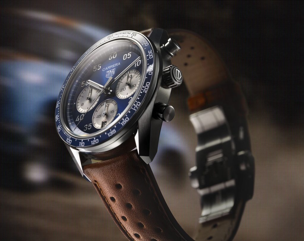 TAG Heuer Carrera Chronograph Sport : le retour de l'icône racing 66 Web 2000px CARRERA CDB2111.FC8378 BT SIDE FULLFRAME
