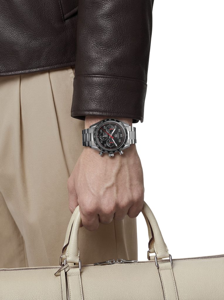 TAG Heuer Carrera Chronograph Sport : le retour de l'icône racing 100 Web 2000px CDB2110.BA0054 WORN M