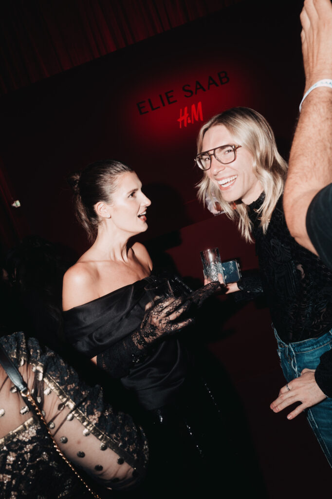 Elie Saab et H&M : une robe de mariée dévoilée en musique au Palais Brongniart 231 eliesaabhm event coco schiffer jack savoie 01