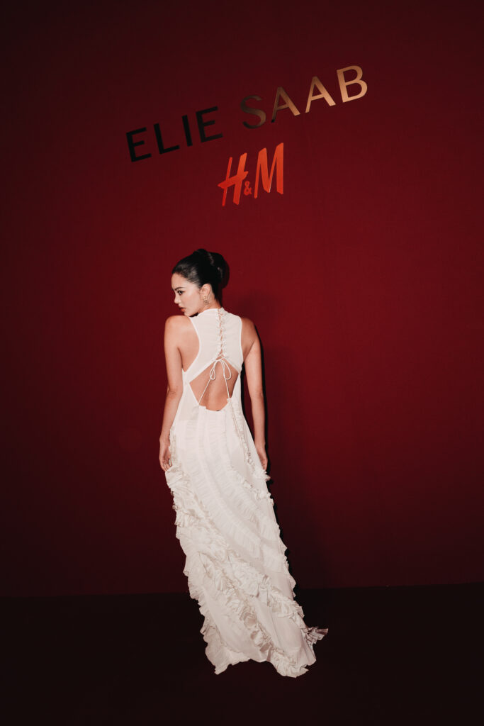 Elie Saab et H&M : une robe de mariée dévoilée en musique au Palais Brongniart 137 eliesaabhm event fan lingxi 1