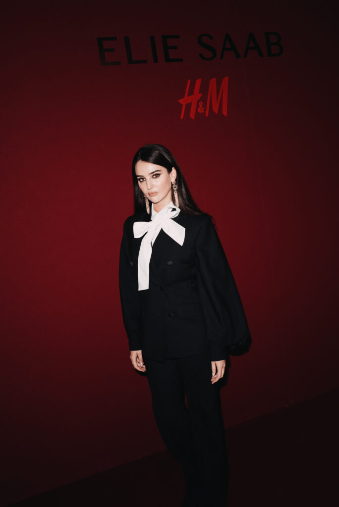Elie Saab et H&M : une robe de mariée dévoilée en musique au Palais Brongniart 66 eliesaabhm event ines tazi 01