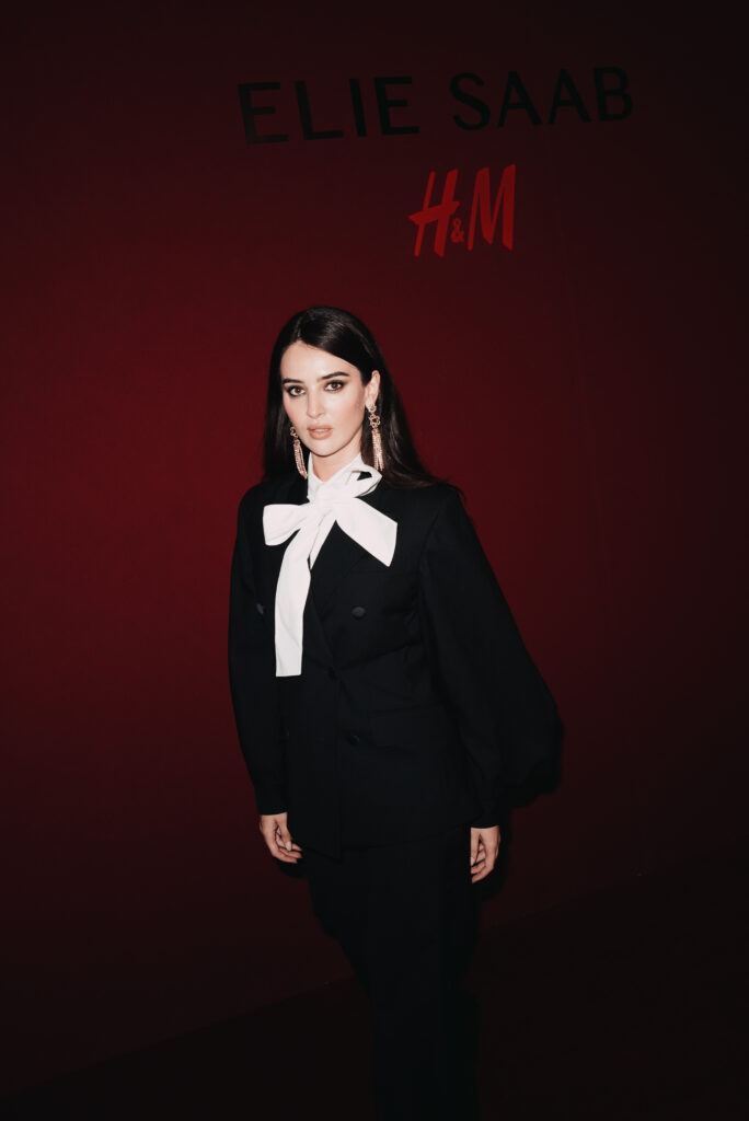 Elie Saab et H&M : une robe de mariée dévoilée en musique au Palais Brongniart 81 eliesaabhm event ines tazi 02