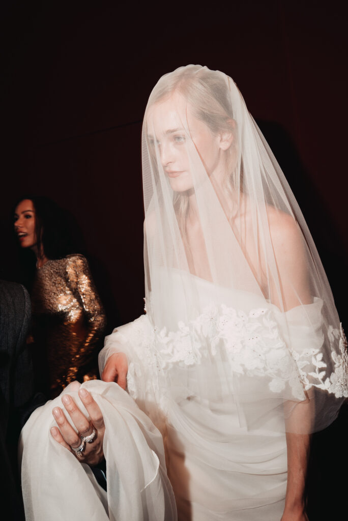 Elie Saab et H&M : une robe de mariée dévoilée en musique au Palais Brongniart 29 eliesaabhm event jean campbell 02