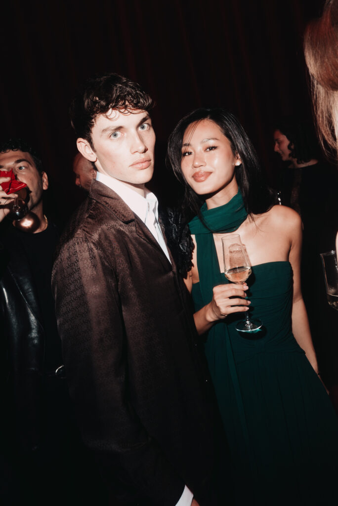 Elie Saab et H&M : une robe de mariée dévoilée en musique au Palais Brongniart 238 eliesaabhm event kit price jihoon 01
