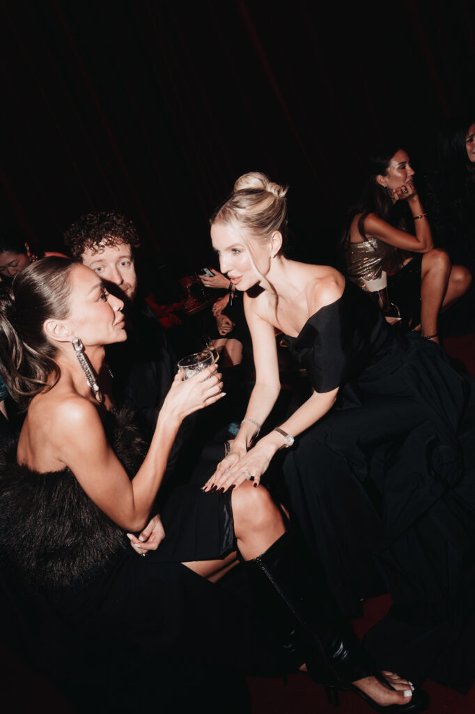 Elie Saab et H&M : une robe de mariée dévoilée en musique au Palais Brongniart 130 eliesaabhm event kylie verzosa leonie hanne 01