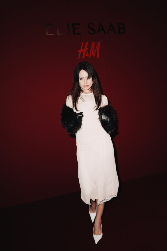 Elie Saab et H&M : une robe de mariée dévoilée en musique au Palais Brongniart 158 eliesaabhm event maria bottle 02