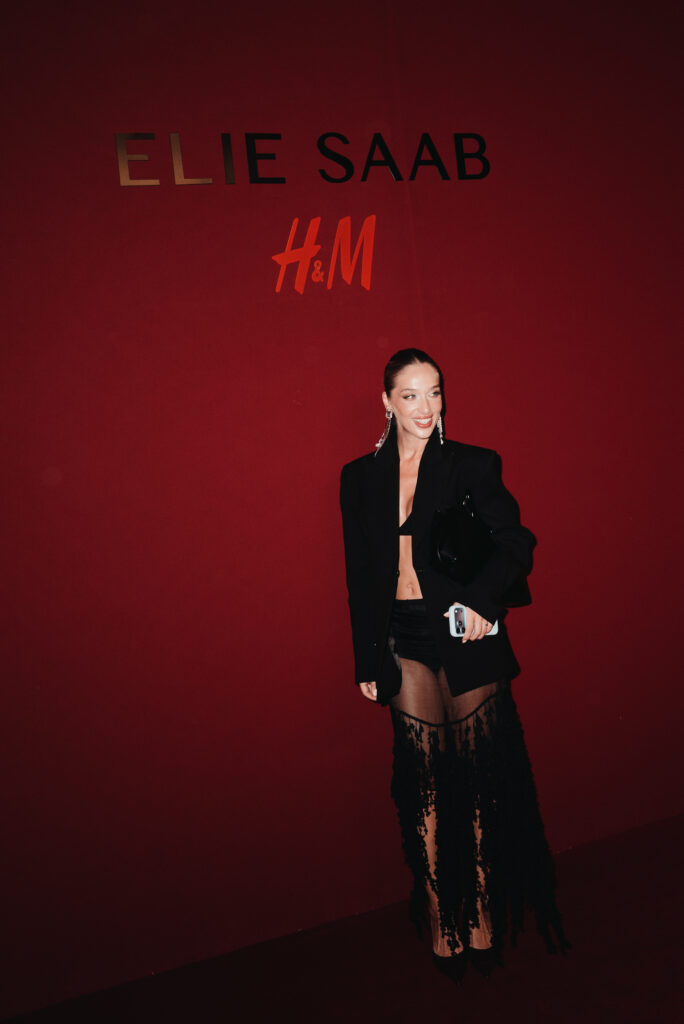 Elie Saab et H&M : une robe de mariée dévoilée en musique au Palais Brongniart 61 eliesaabhm event mina ceran 01