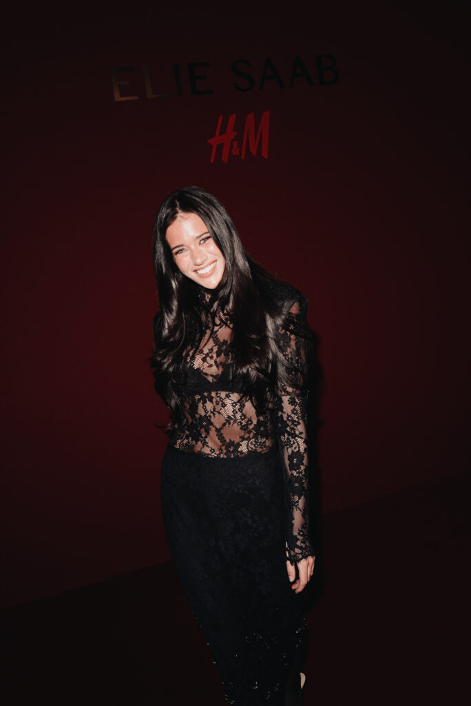 Elie Saab et H&M : une robe de mariée dévoilée en musique au Palais Brongniart 50 eliesaabhm event olivia neill 2