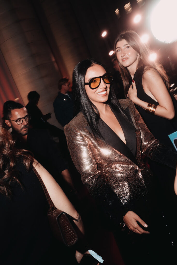 Elie Saab et H&M : une robe de mariée dévoilée en musique au Palais Brongniart 87 eliesaabhm event salma abu deif 01