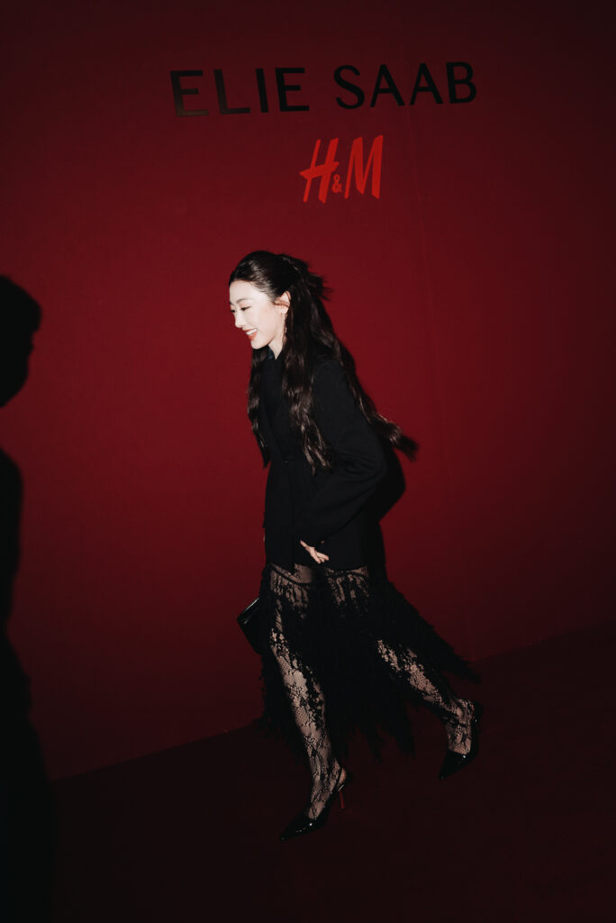 Elie Saab et H&M : une robe de mariée dévoilée en musique au Palais Brongniart 151 eliesaabhm event sun leyan 02