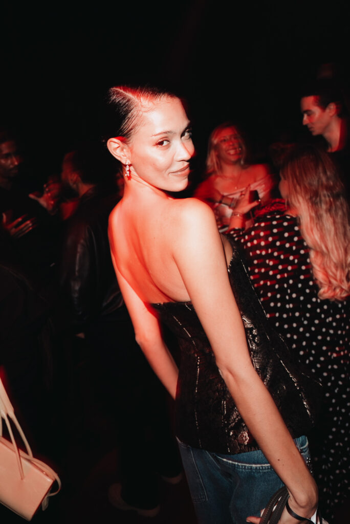 Elie Saab et H&M : une robe de mariée dévoilée en musique au Palais Brongniart 188 eliesaabhm event victoria stella