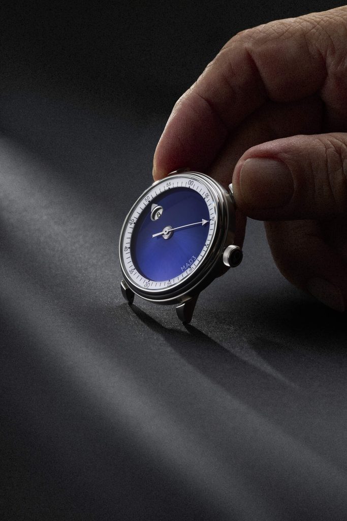 MB&F M.A.D.3 : Vincent Calabrese, l'horloger qui n'a jamais cherché à plaire 32 low res MADEditions MAD3 Vincent Calabrese Blue 4
