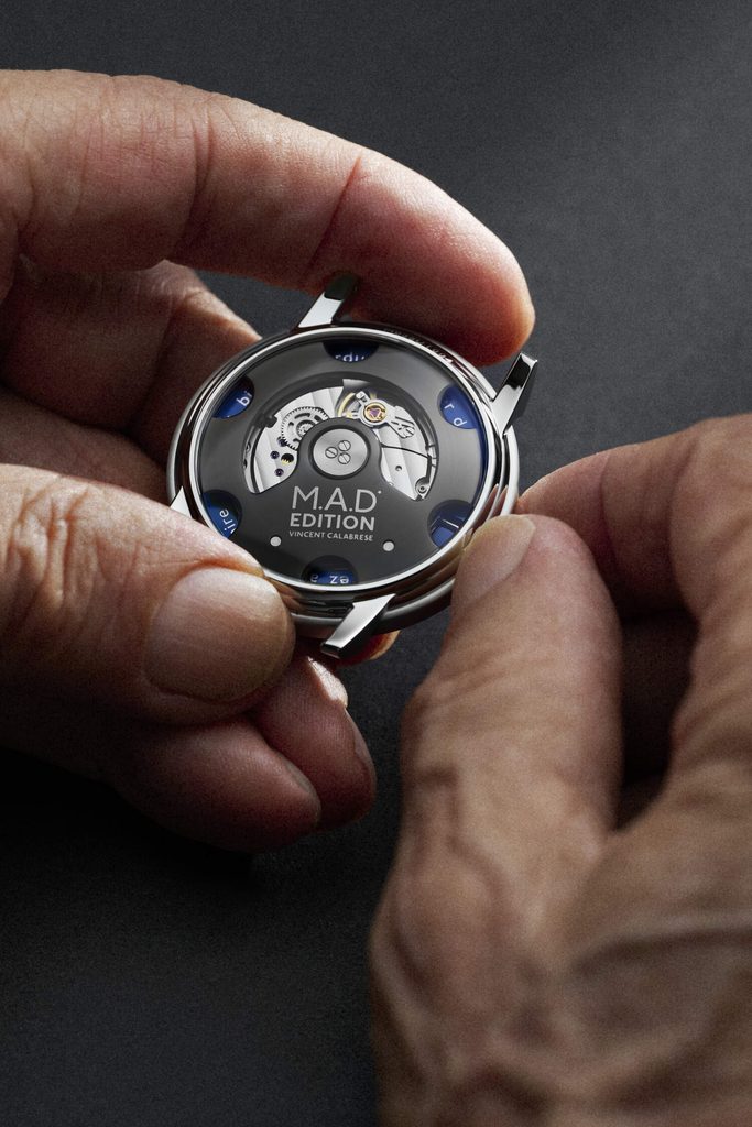 MB&F M.A.D.3 : Vincent Calabrese, l'horloger qui n'a jamais cherché à plaire 31 low res MADEditions MAD3 Vincent Calabrese Blue 5