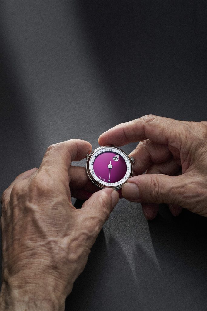 MB&F M.A.D.3 : Vincent Calabrese, l'horloger qui n'a jamais cherché à plaire 30 low res MADEditions MAD3 Vincent Calabrese Pink 1