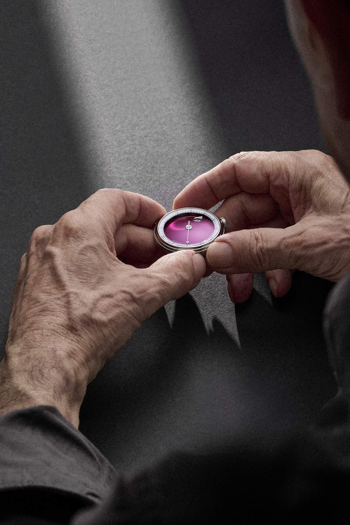 MB&F M.A.D.3 : Vincent Calabrese, l'horloger qui n'a jamais cherché à plaire 25 low res MADEditions MAD3 Vincent Calabrese Pink 4