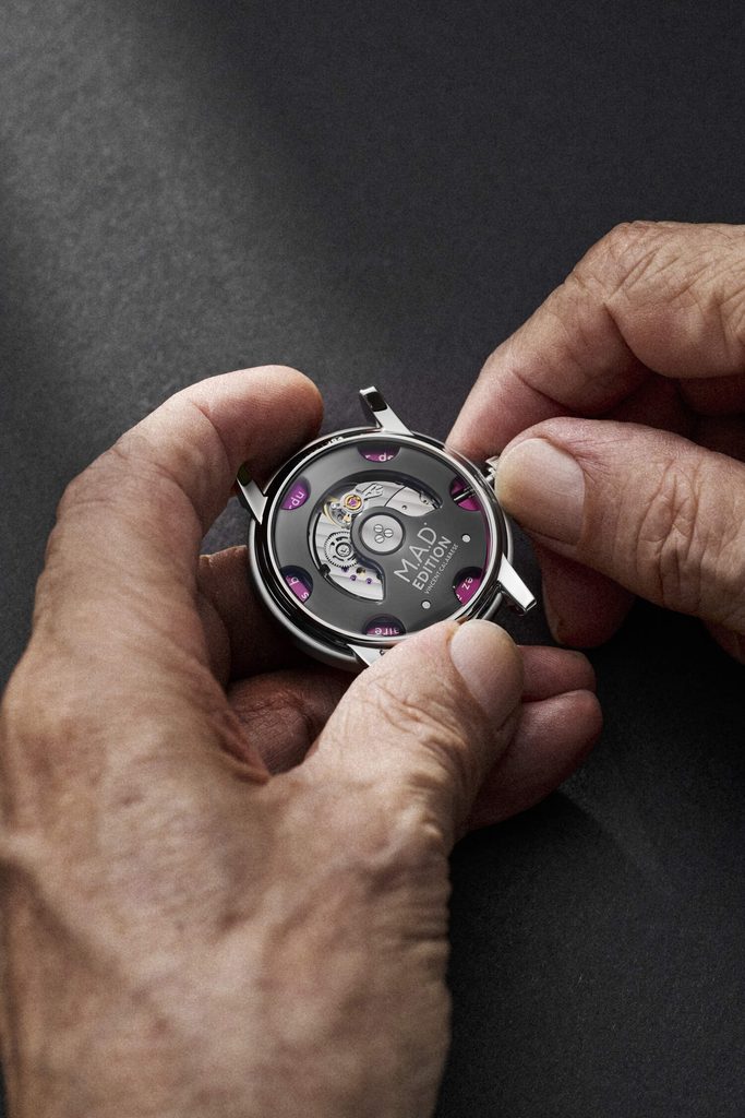 MB&F M.A.D.3 : Vincent Calabrese, l'horloger qui n'a jamais cherché à plaire 26 low res MADEditions MAD3 Vincent Calabrese Pink 5