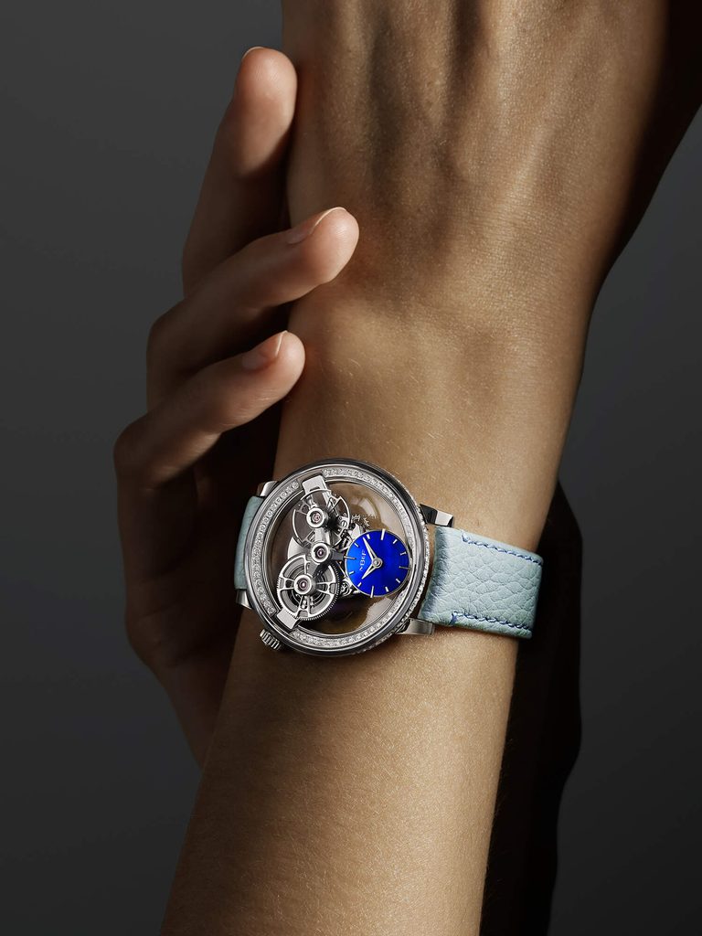 MB&F SP One Pavée : le diamant au service de l'architecture 29 low res MBandF SP One Pavee Wrist Shot 1 768x1024 1