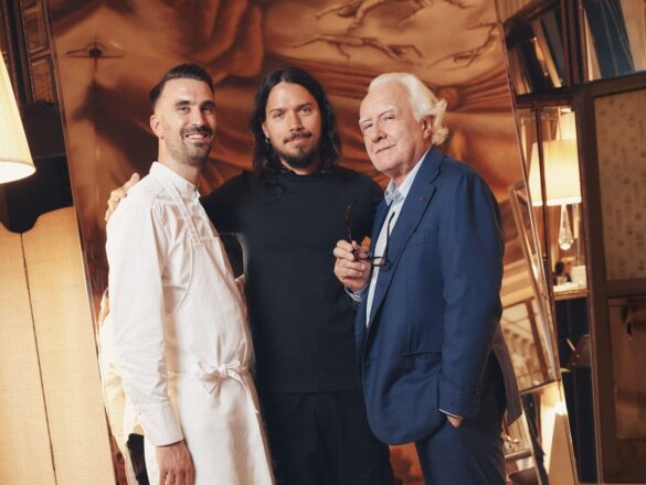 Portrait de trois participants au projet The Stage dans un intérieur du Meurice.