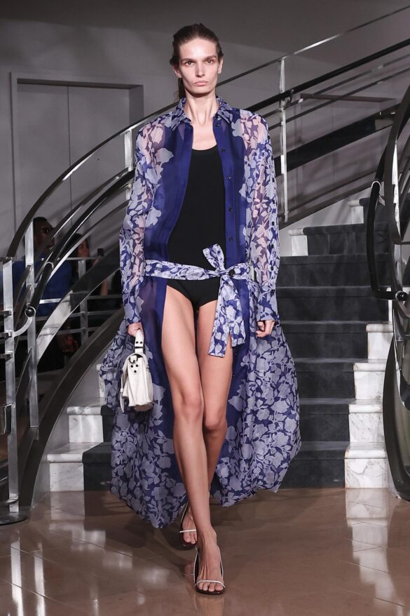 Silhouette de la collection Proenza Schouler printemps-été 2027.