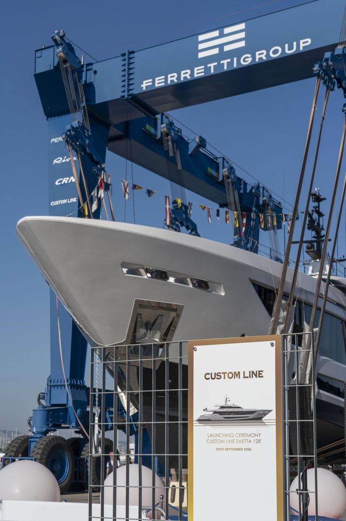 Custom Line Saetta 128’ : un trideck de 39,80 mètres sous les 300 GT 25 00