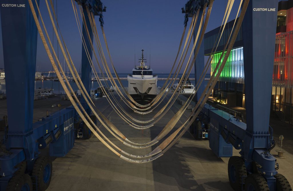 Custom Line Saetta 128’ : un trideck de 39,80 mètres sous les 300 GT 26 01