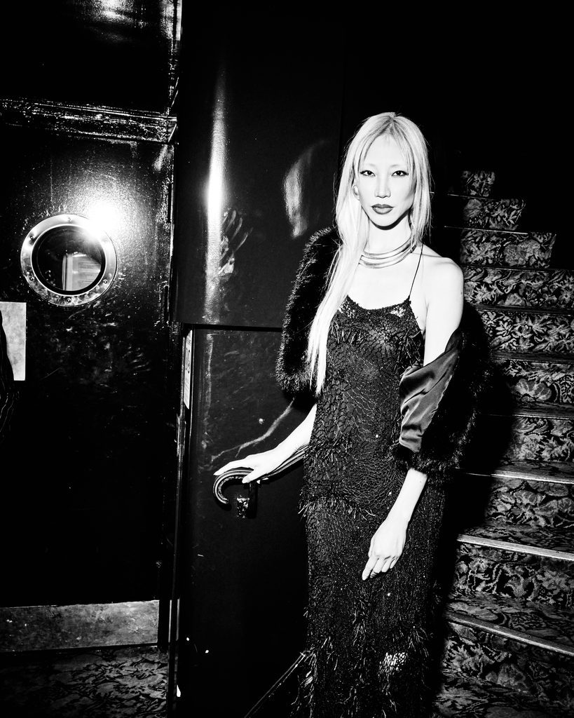 Donna Karan New York dîne à Paris avec Mert Alas, son Creative Collaborator 25 03 10 2026 14 22 43