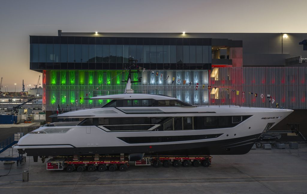 Custom Line Saetta 128’ : un trideck de 39,80 mètres sous les 300 GT 28 03