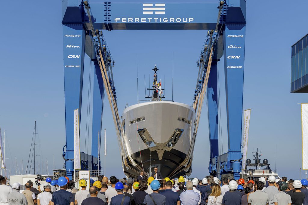 Custom Line Saetta 128’ : un trideck de 39,80 mètres sous les 300 GT 31 06