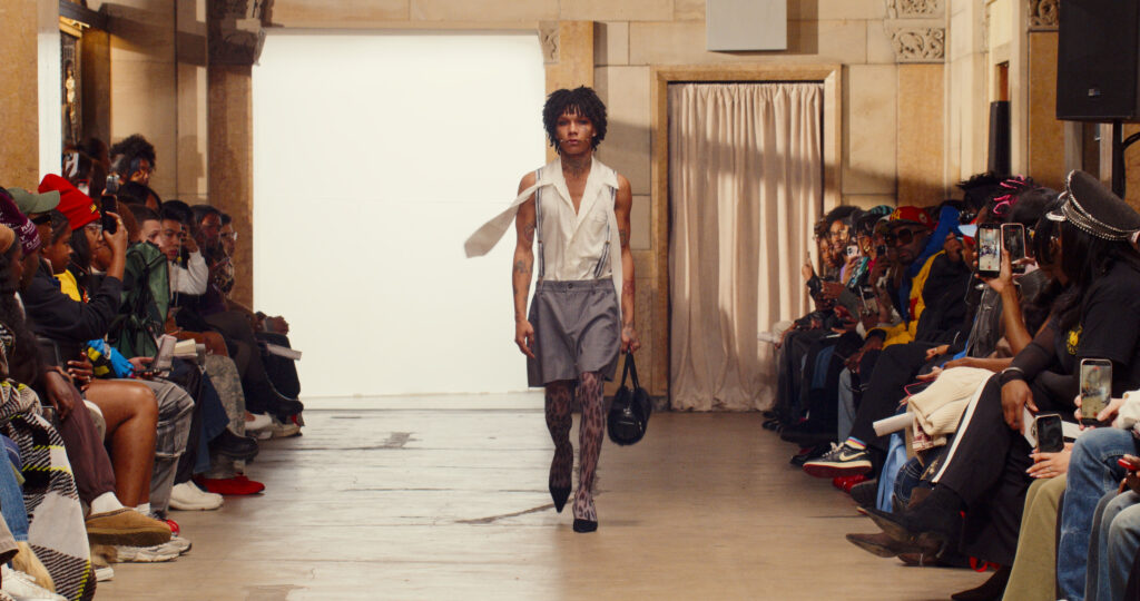 Telfar montre sa collection SS 2027 dans sa vente d’échantillons, entre Brooklyn et Paris 16 12 2