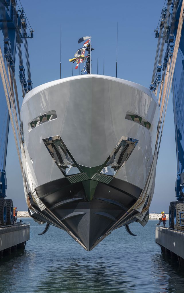 Custom Line Saetta 128’ : un trideck de 39,80 mètres sous les 300 GT 39 14 1