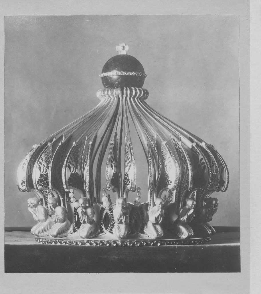 La couronne Boucheron de Notre-Dame, un objet de mémoire 25 1923 1929 Couronne Notre Dame c Archives Boucheron