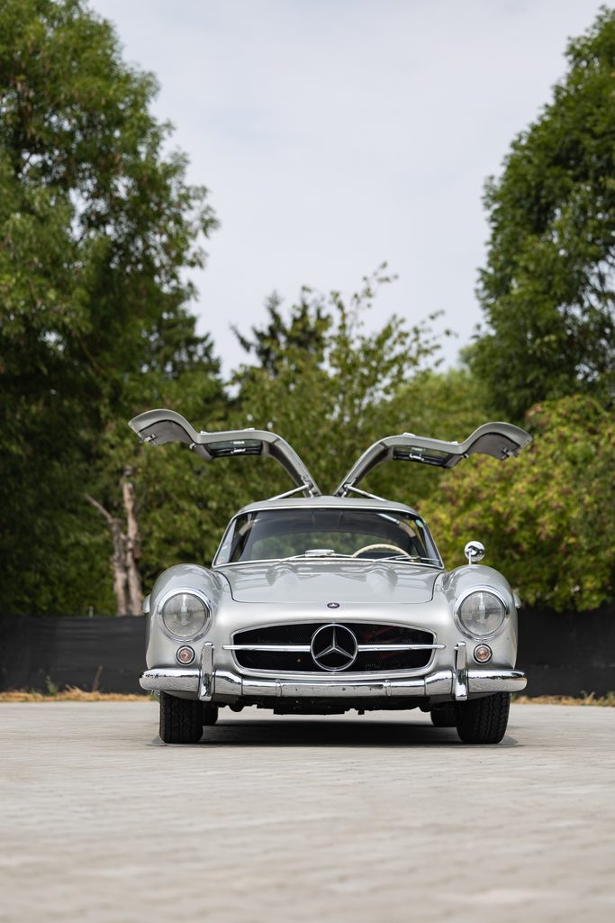 Artcurial : une Carrera GT à 7 300 km ouvre Automobiles sur les Champs 25 1955 Mercedes Benz 300 SL Gullwing 2