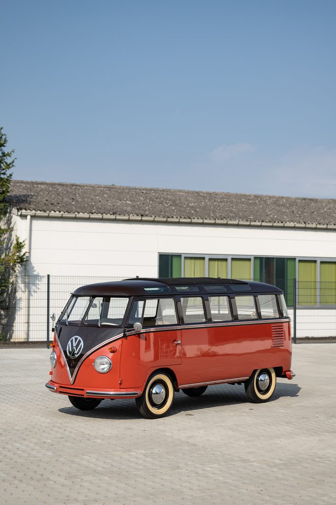 Artcurial : une Carrera GT à 7 300 km ouvre Automobiles sur les Champs 28 1957 VW Samba Bus 9