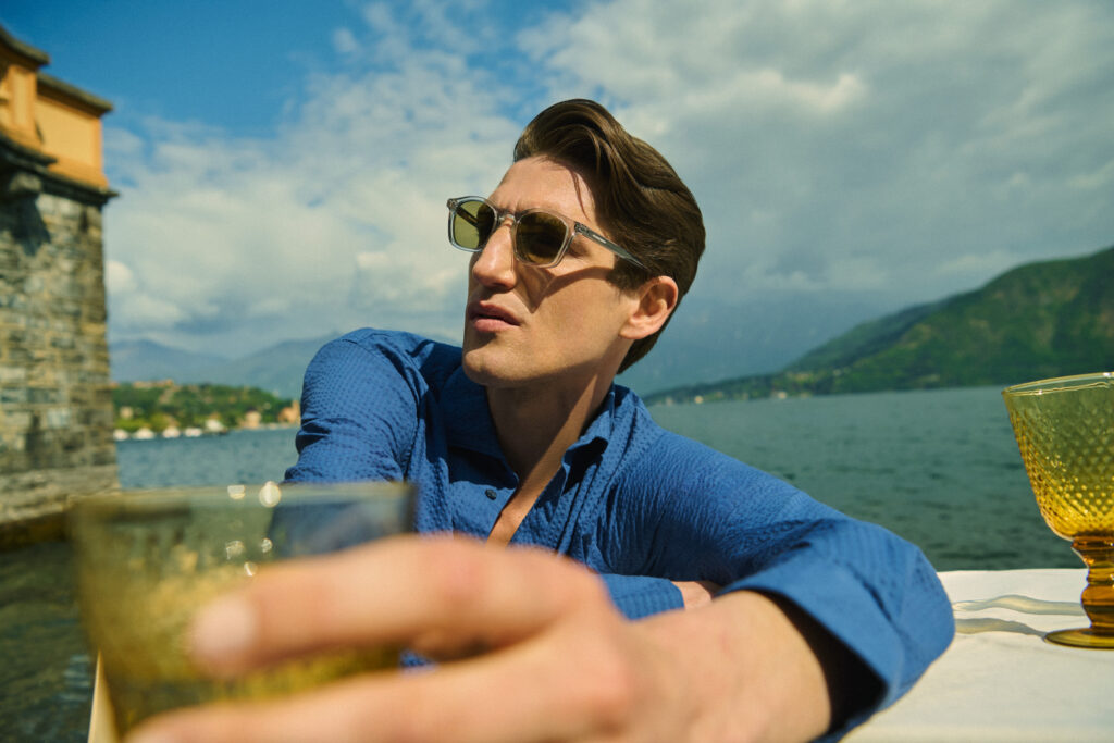 Orlebar Brown Cruise 2026 : le lac de Côme en soie, lin et maille 17 20260412 ORLEBAR BROWN LAKE COMO SHOT 45 069