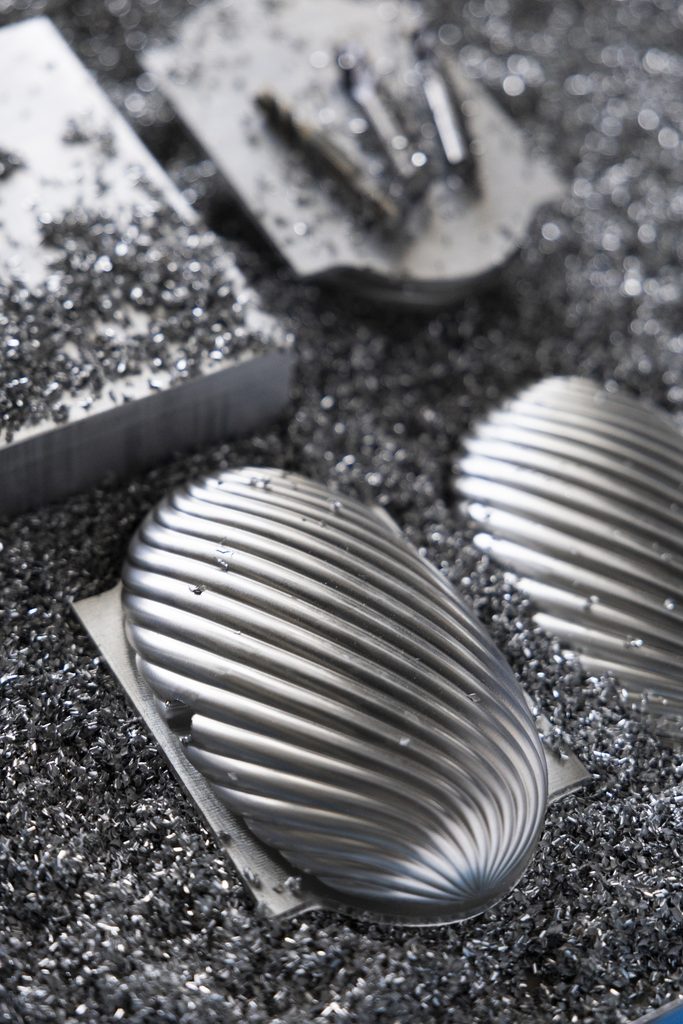 Bvlgari ressort la minaudière Melone, cette fois en aluminium doré 29 26 14669