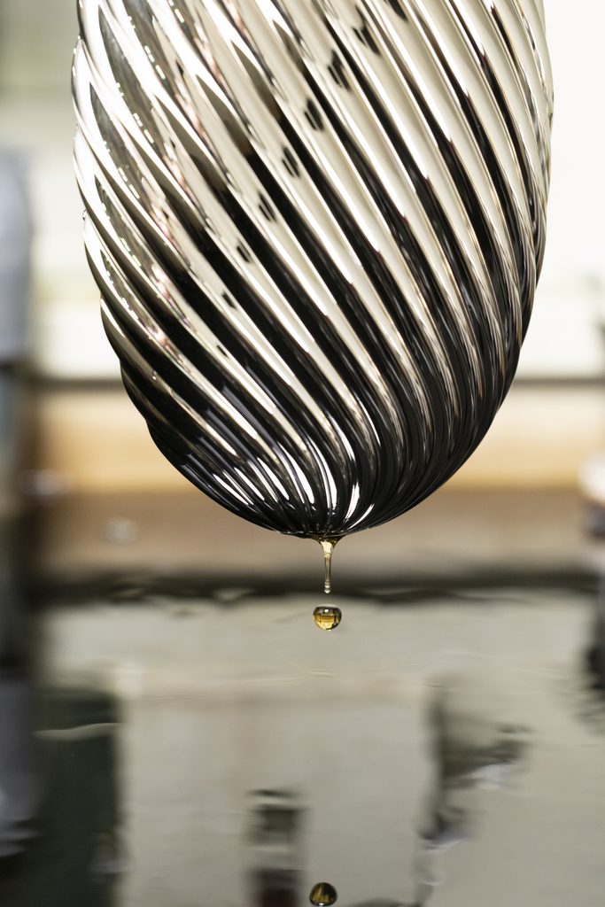 Bvlgari ressort la minaudière Melone, cette fois en aluminium doré 32 26 14716