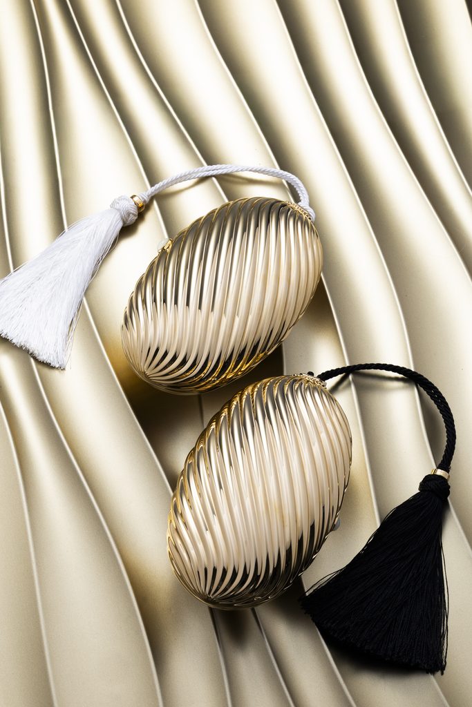 Bvlgari ressort la minaudière Melone, cette fois en aluminium doré 34 26 14744a