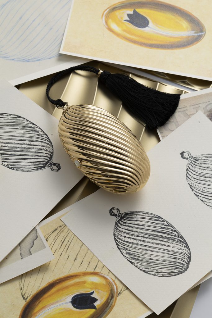 Bvlgari ressort la minaudière Melone, cette fois en aluminium doré 36 26 14757a
