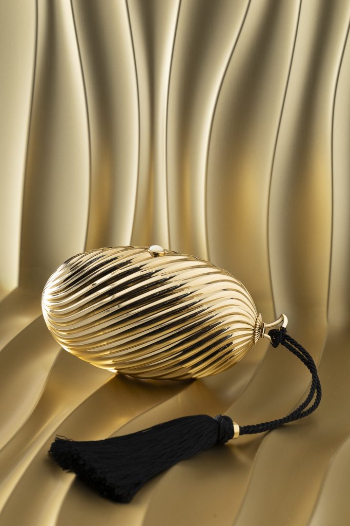Bvlgari ressort la minaudière Melone, cette fois en aluminium doré 39 26 14800a
