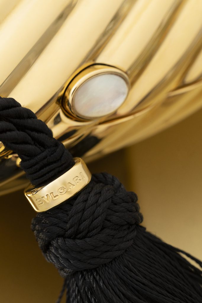 Bvlgari ressort la minaudière Melone, cette fois en aluminium doré 41 26 14843 b