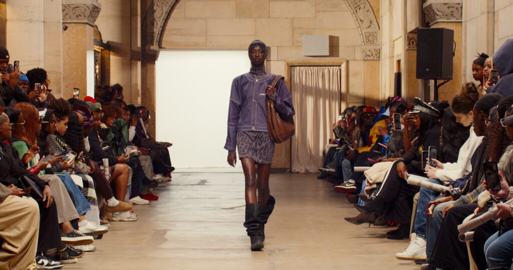 Telfar montre sa collection SS 2027 dans sa vente d’échantillons, entre Brooklyn et Paris 32 29 1