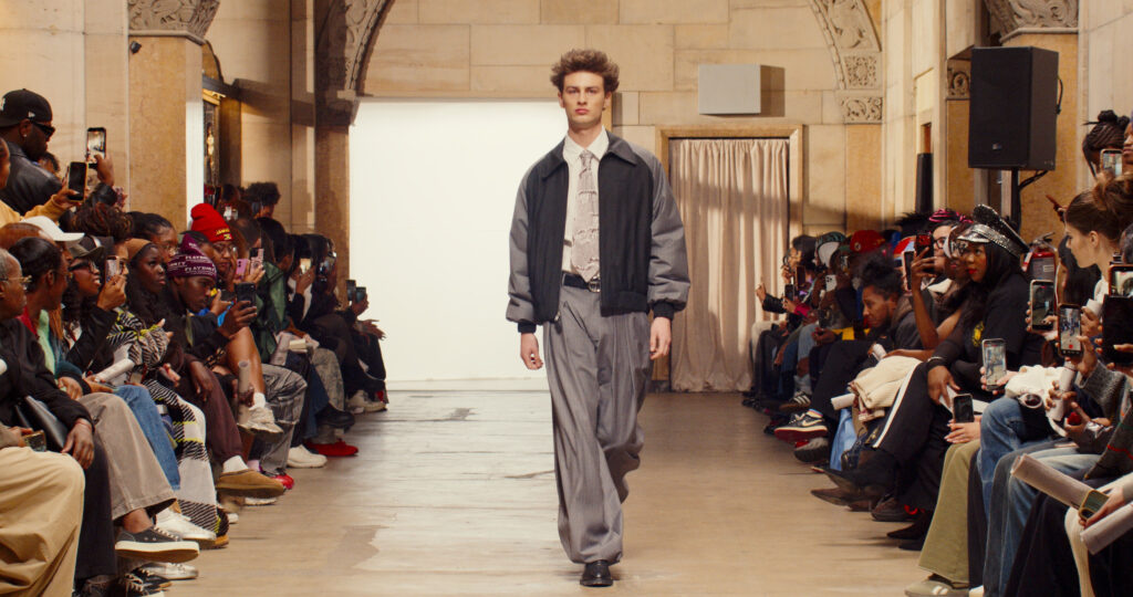 Telfar montre sa collection SS 2027 dans sa vente d’échantillons, entre Brooklyn et Paris 7 3 1